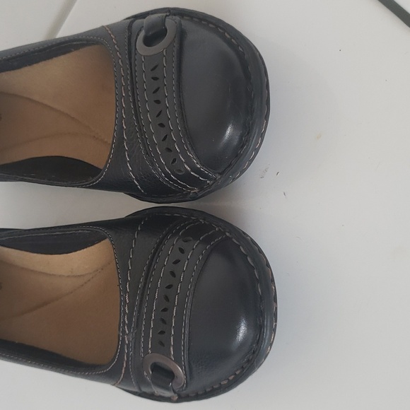 Clarks Bendables Womens Size 6 1/2 almost flats Black Leather Closed Toe - Picture 7 of 8